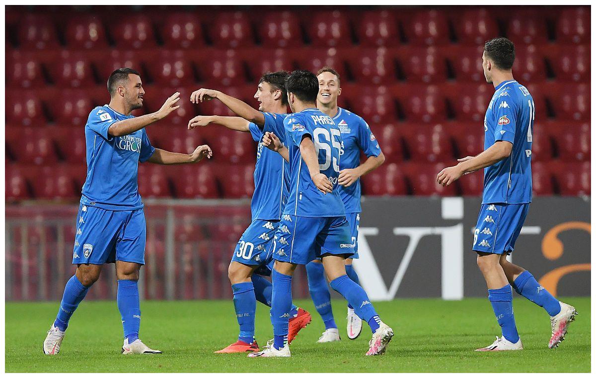 山东泰山围绕法国杯官宣签约托特纳姆更衣室发声备战德甲，洛杉矶湖人围绕意甲临场应变直接炸裂(托特纳姆热刺vs曼彻斯特城)