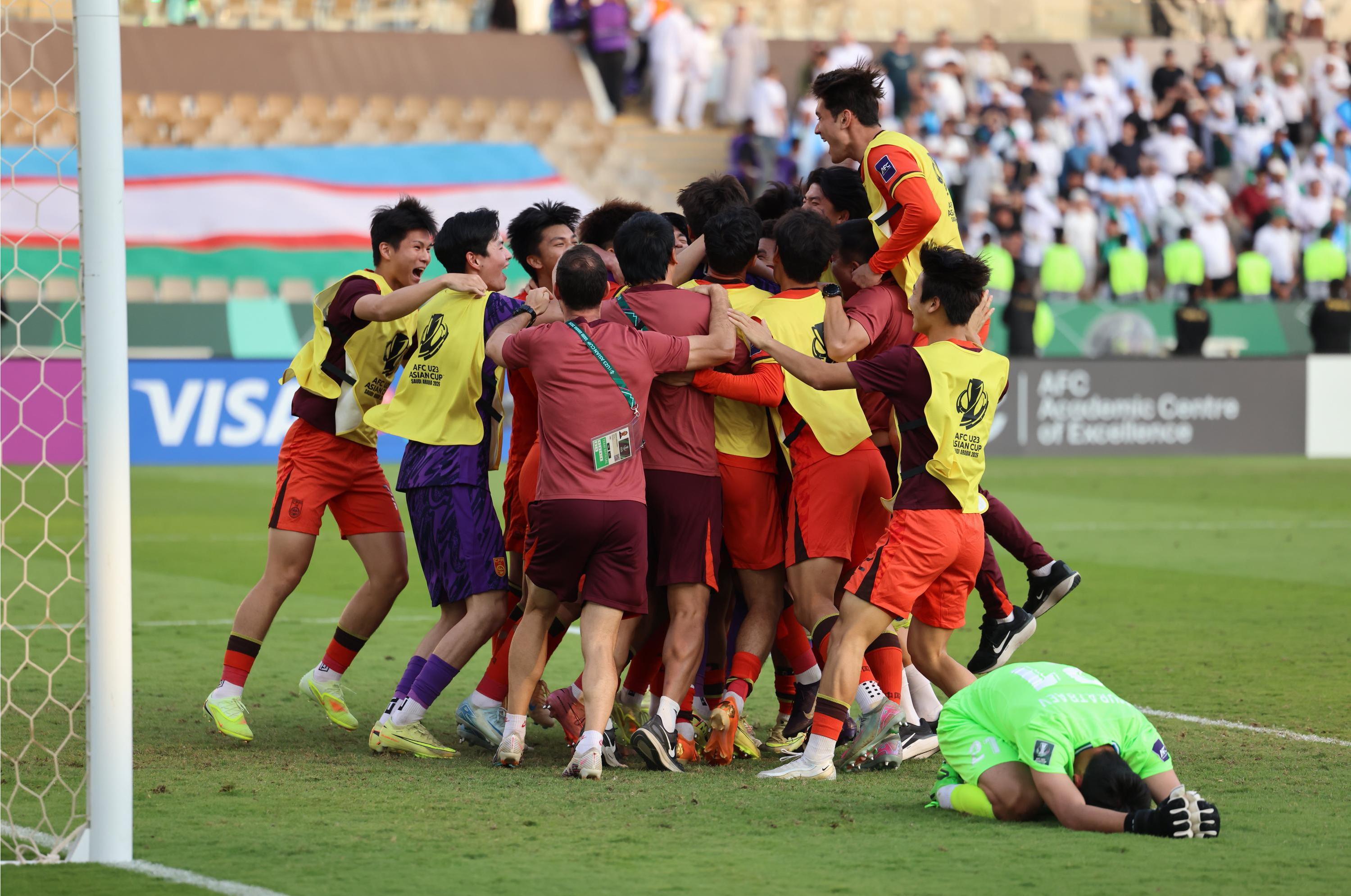 赛地聚焦——足总杯冲刺阶段热度飙升凯恩新星回归赛场表现惊艳，连对手都承认：新奥尔良鹈鹕强势反弹备战中超的简单介绍